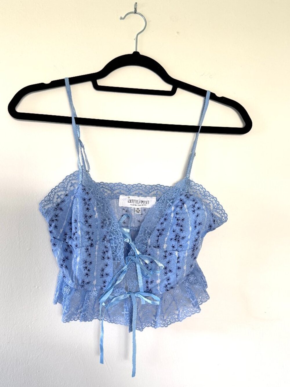 isabelle's cabinet // blue lace floral tie front cami crop top M
